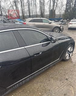 بی ئێم دەبڵیو i4